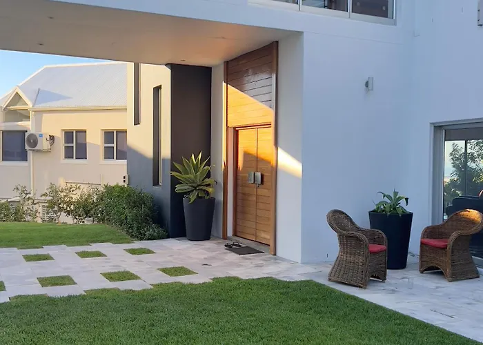 Luxury 4 Bedroom Home With City And Mountain Views