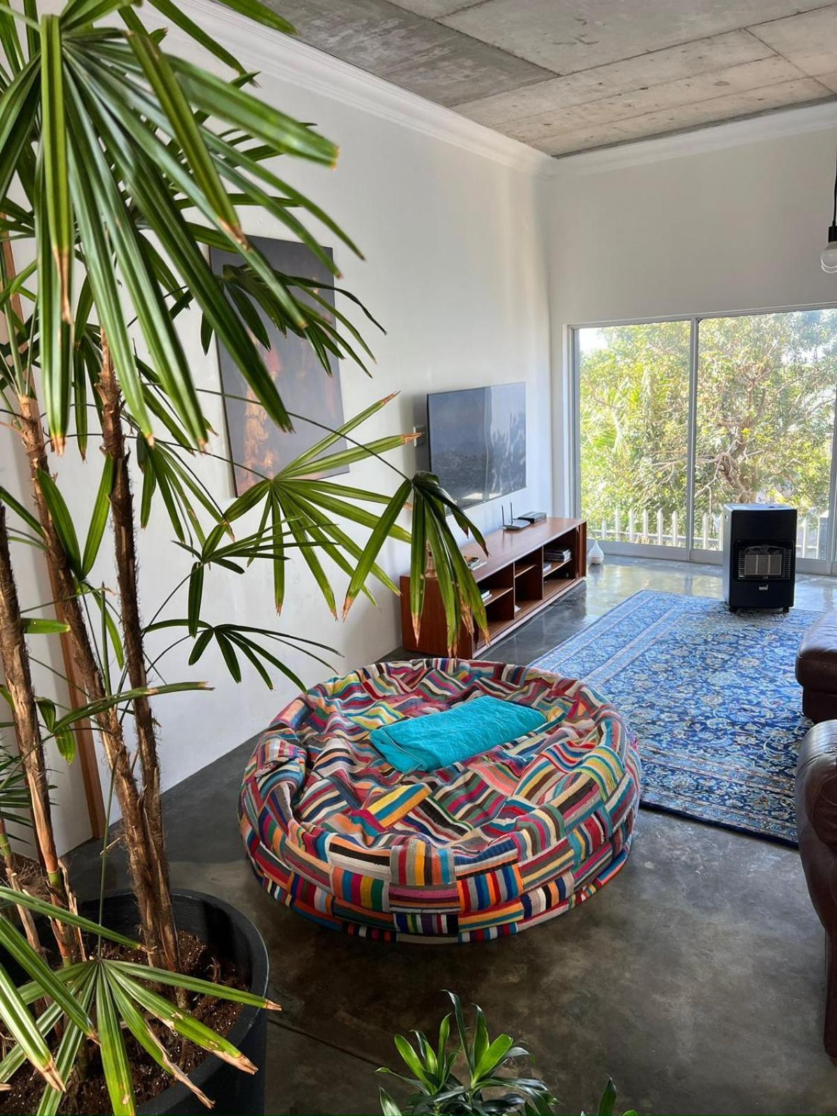 Luxury 4 Bedroom With City And Mountain Views *